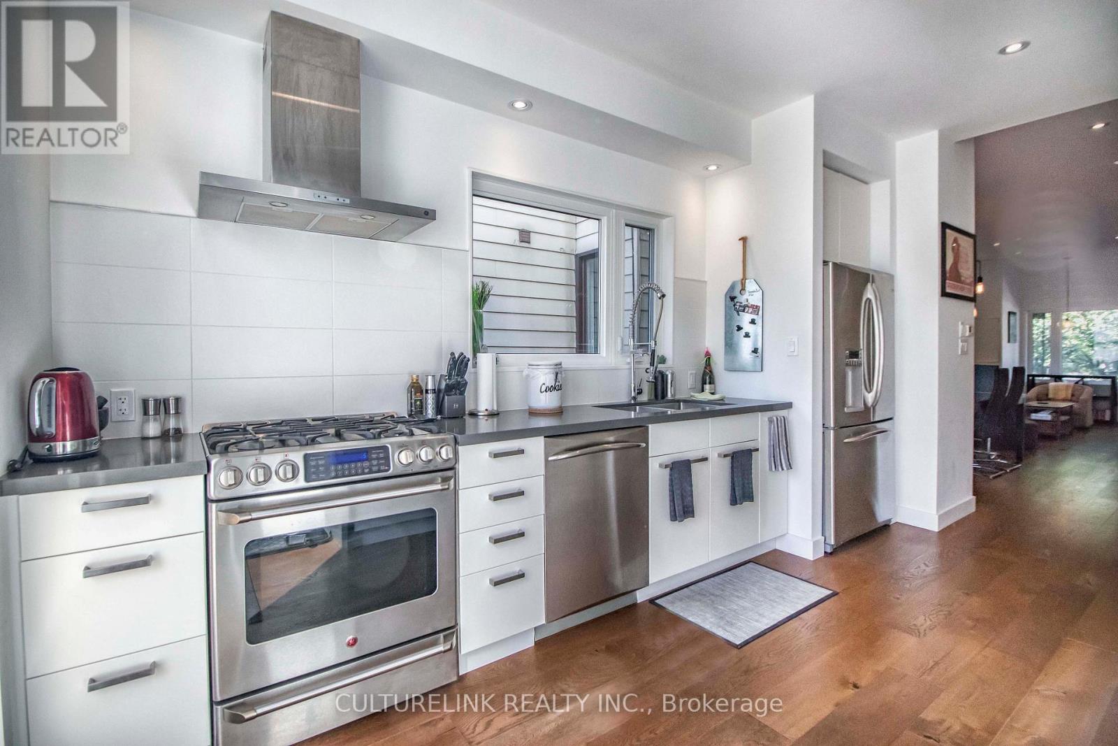 Upper - 121 Montrose Avenue, Toronto, Ontario  M6J 2T6 - Photo 8 - C13172540