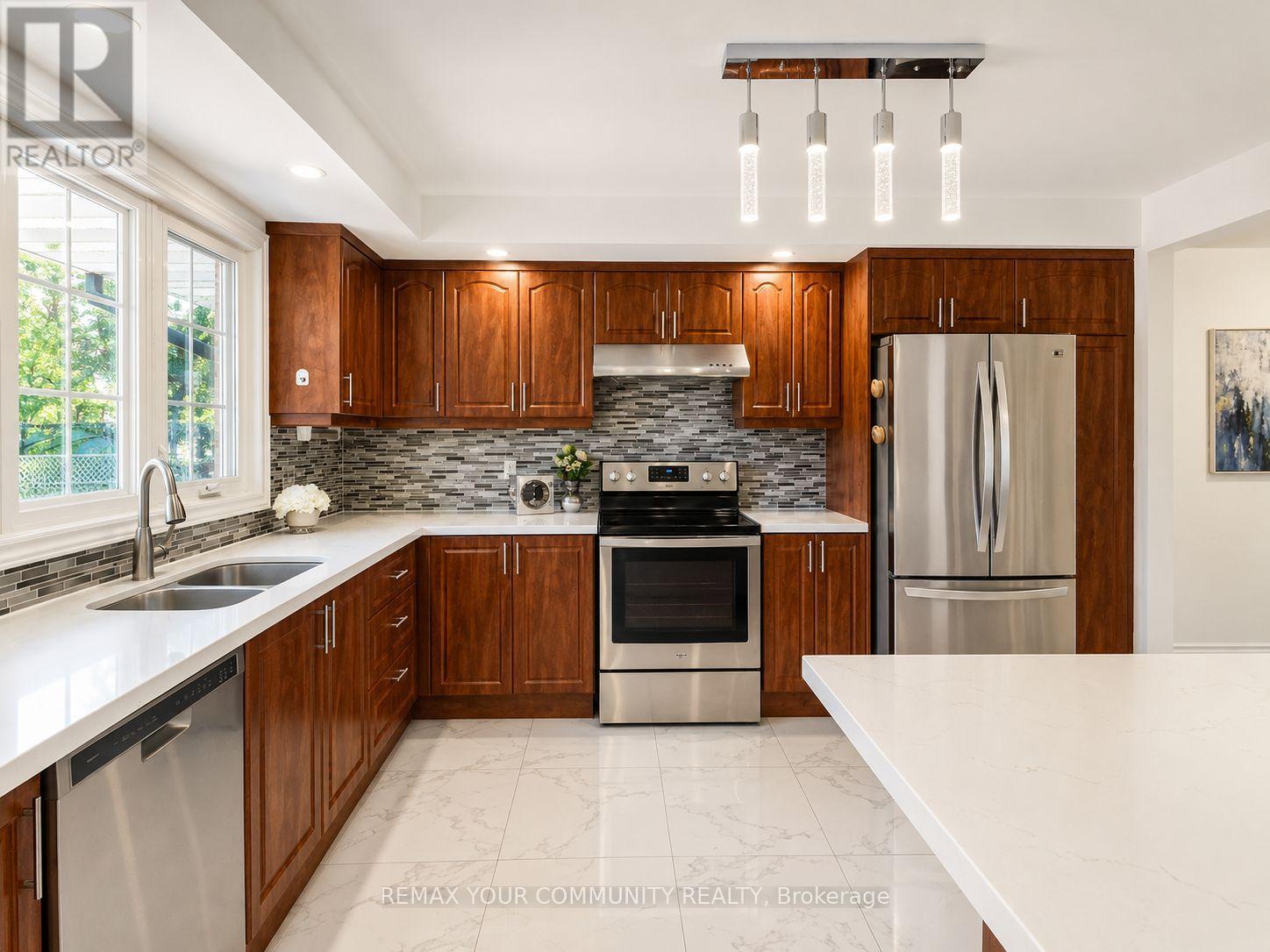 126 Simonston Boulevard, Markham, Ontario  L3T 4L8 - Photo 3 - N13172510