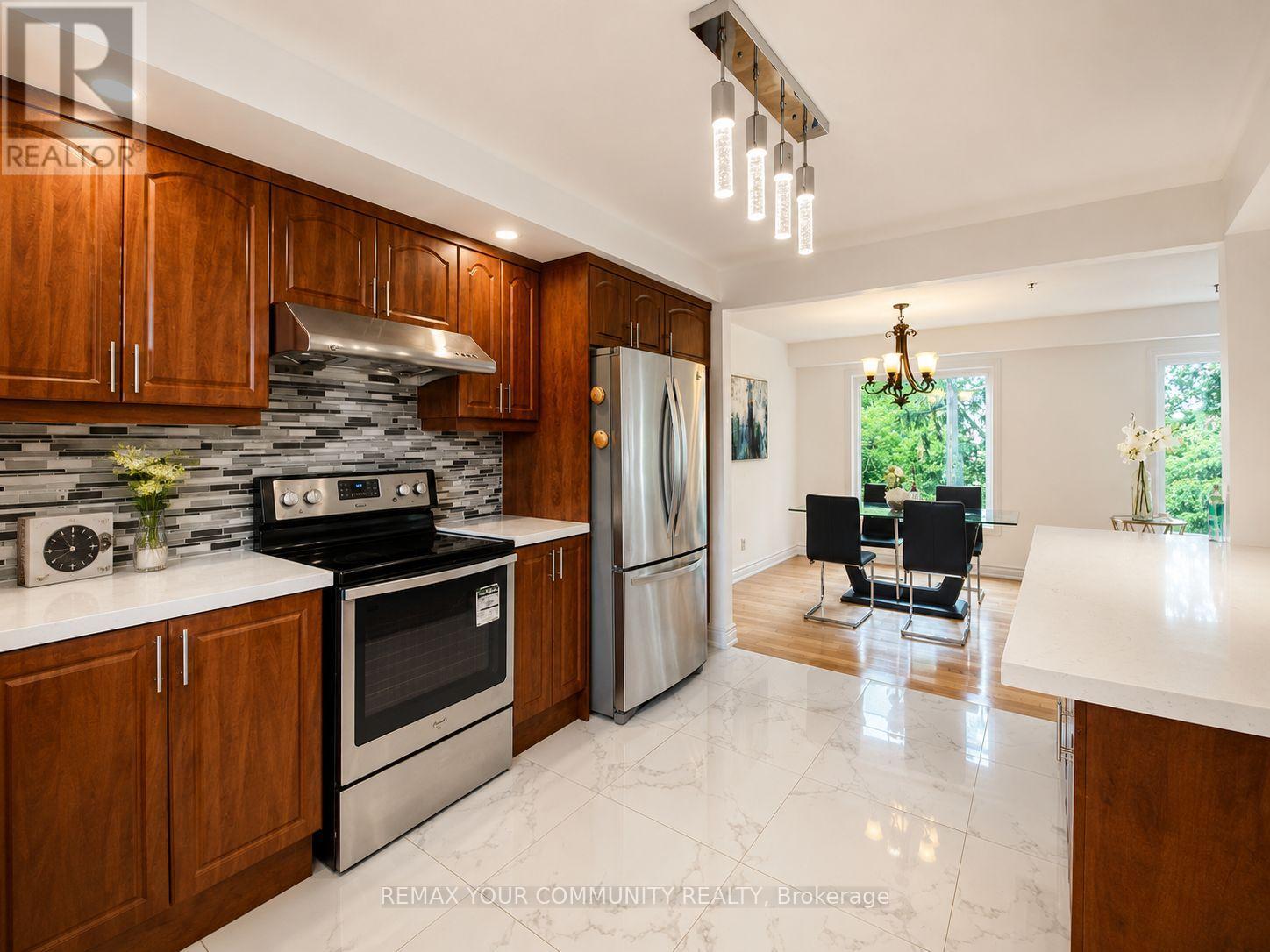 126 Simonston Boulevard, Markham, Ontario  L3T 4L8 - Photo 4 - N13172510