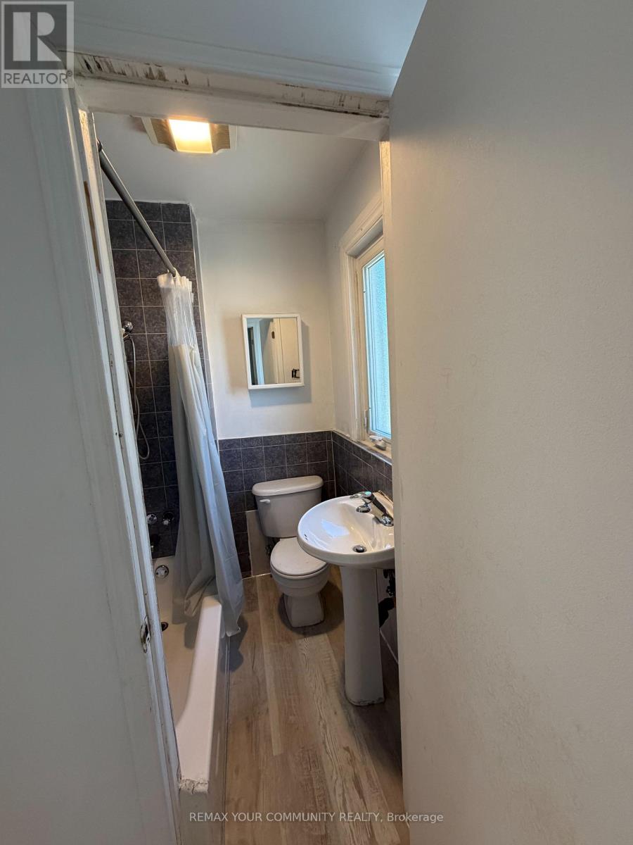 214 Earlscourt Avenue, Toronto, Ontario M6E 4B1 - Photo 11 - W13172536