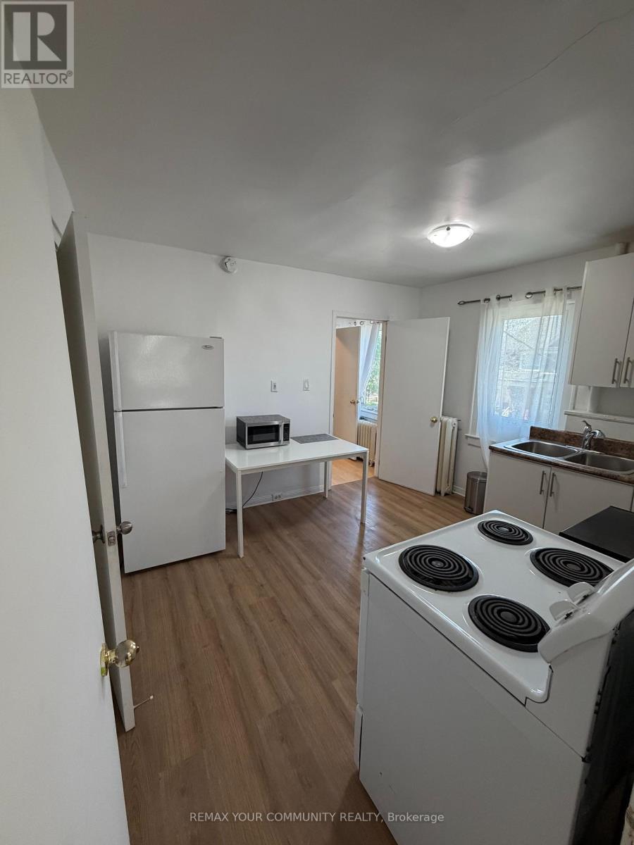 214 Earlscourt Avenue, Toronto, Ontario M6E 4B1 - Photo 4 - W13172536