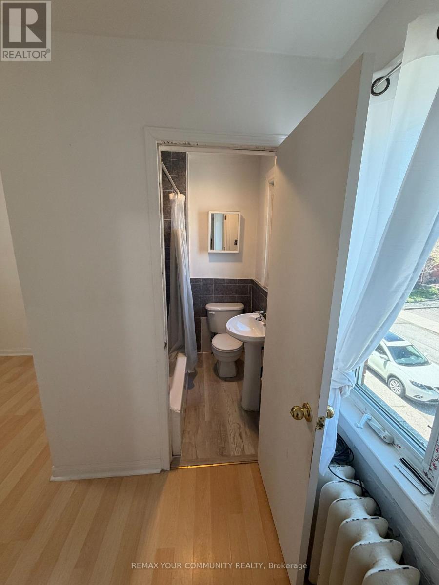 214 Earlscourt Avenue, Toronto, Ontario M6E 4B1 - Photo 8 - W13172536