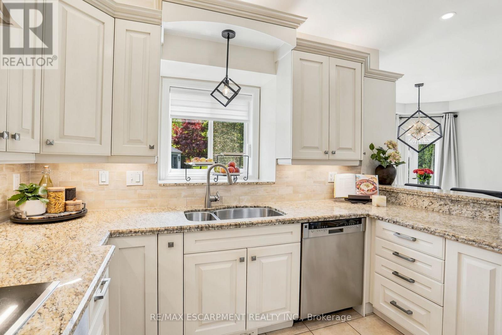 156 Valmont Street, Hamilton, Ontario  L9G 4Z9 - Photo 13 - X13172492