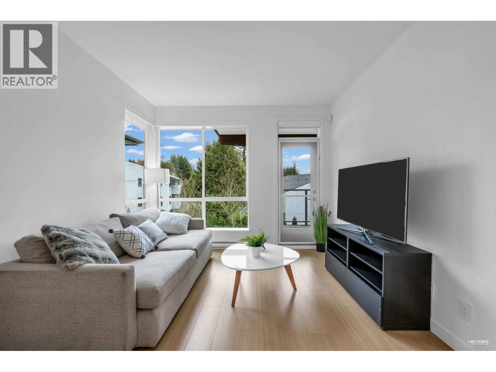 318 5460 Broadway, Burnaby, British Columbia  V5B 0B4 - Photo 2 - R3127865