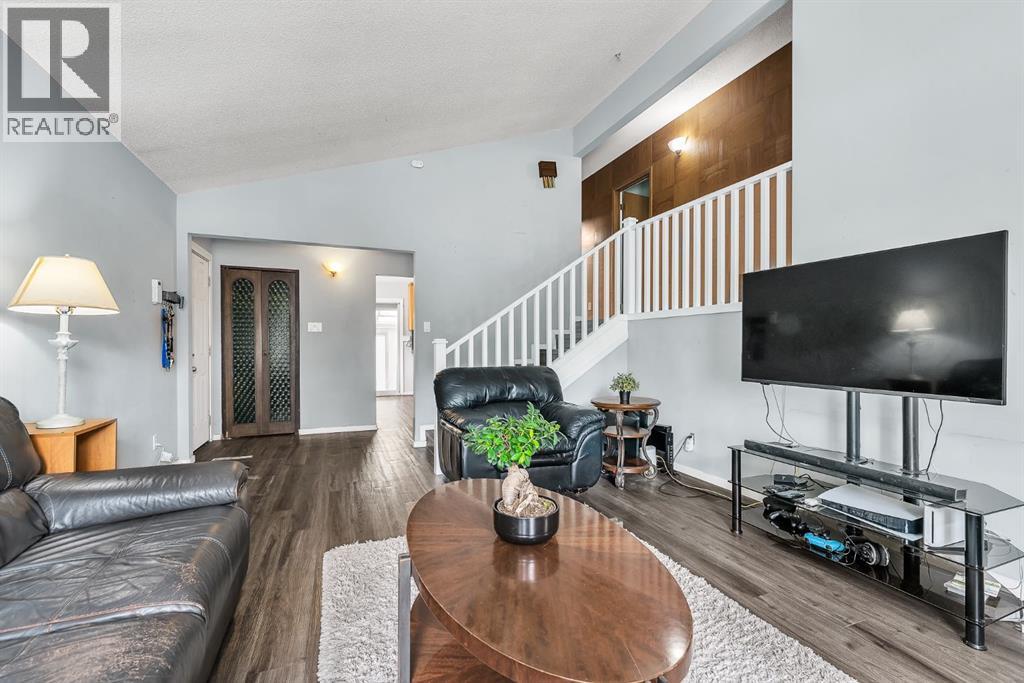 3156 Blakiston Drive NW, Calgary, Alberta  T2L 1L8 - Photo 11 - A2313668