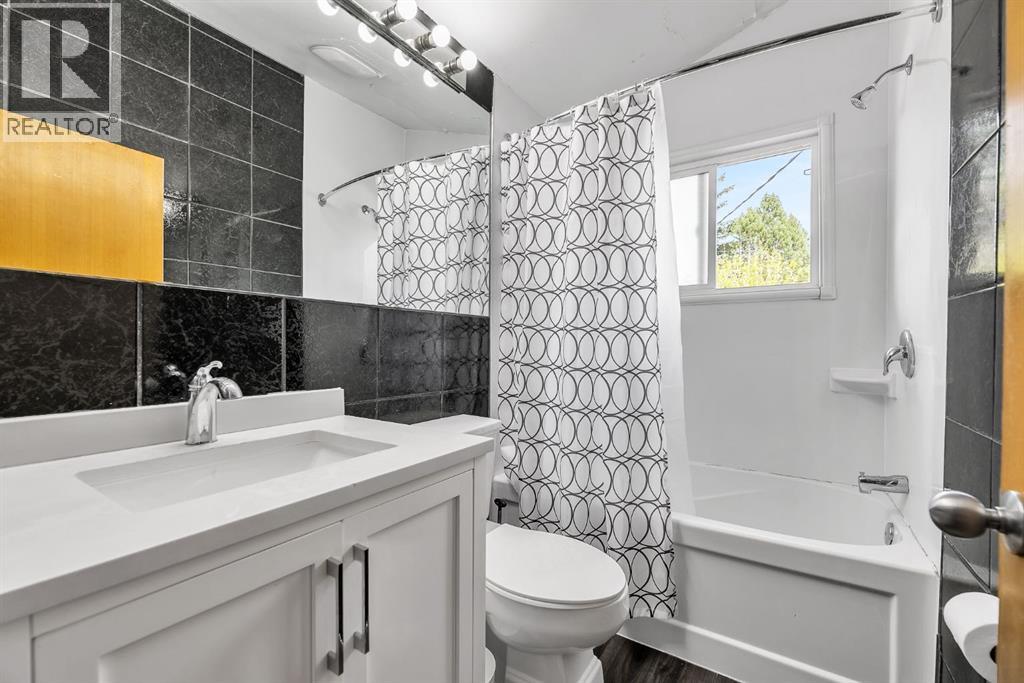 3156 Blakiston Drive NW, Calgary, Alberta  T2L 1L8 - Photo 22 - A2313668
