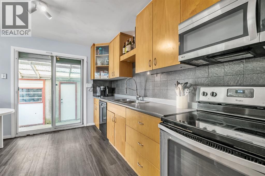3156 Blakiston Drive NW, Calgary, Alberta  T2L 1L8 - Photo 2 - A2313668