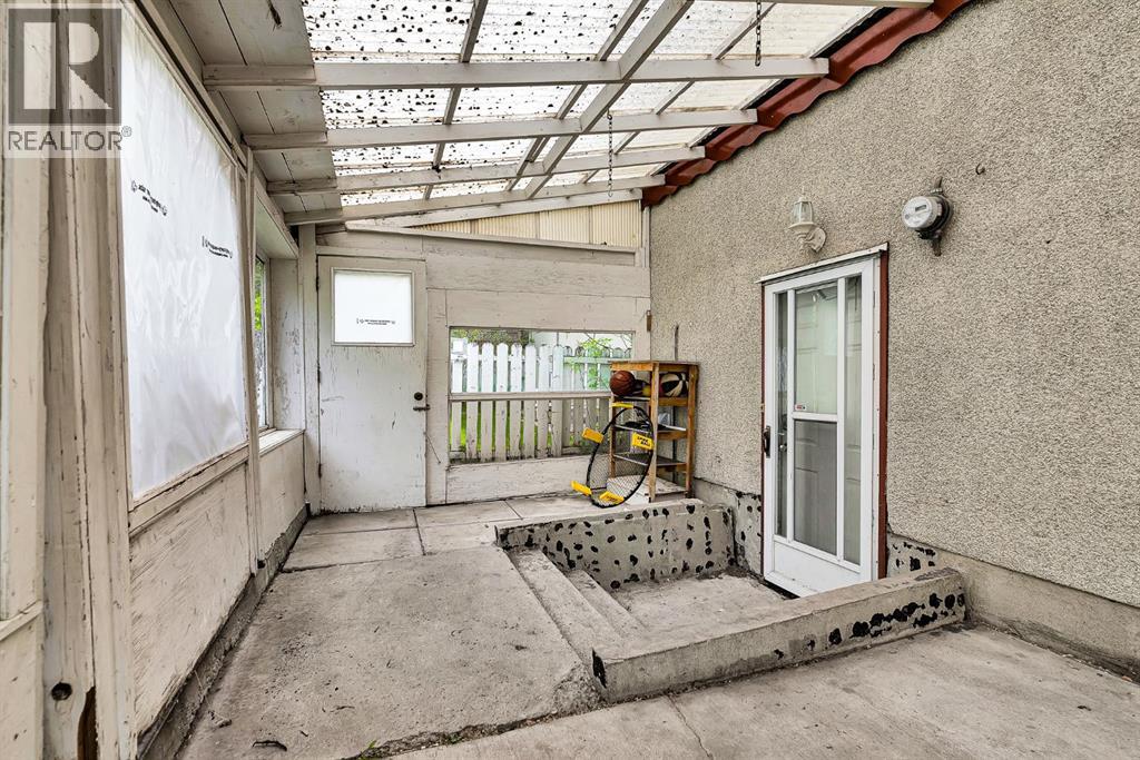 3156 Blakiston Drive NW, Calgary, Alberta  T2L 1L8 - Photo 33 - A2313668