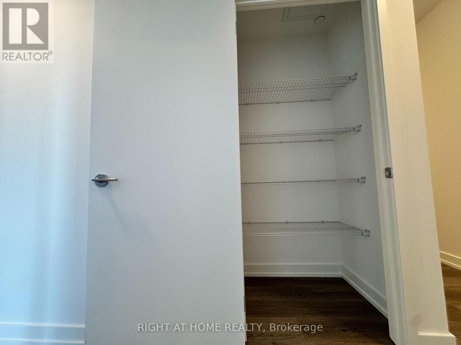1408 - 395 Square One Drive, Mississauga, Ontario  L5B 0P6 - Photo 18 - W13172558
