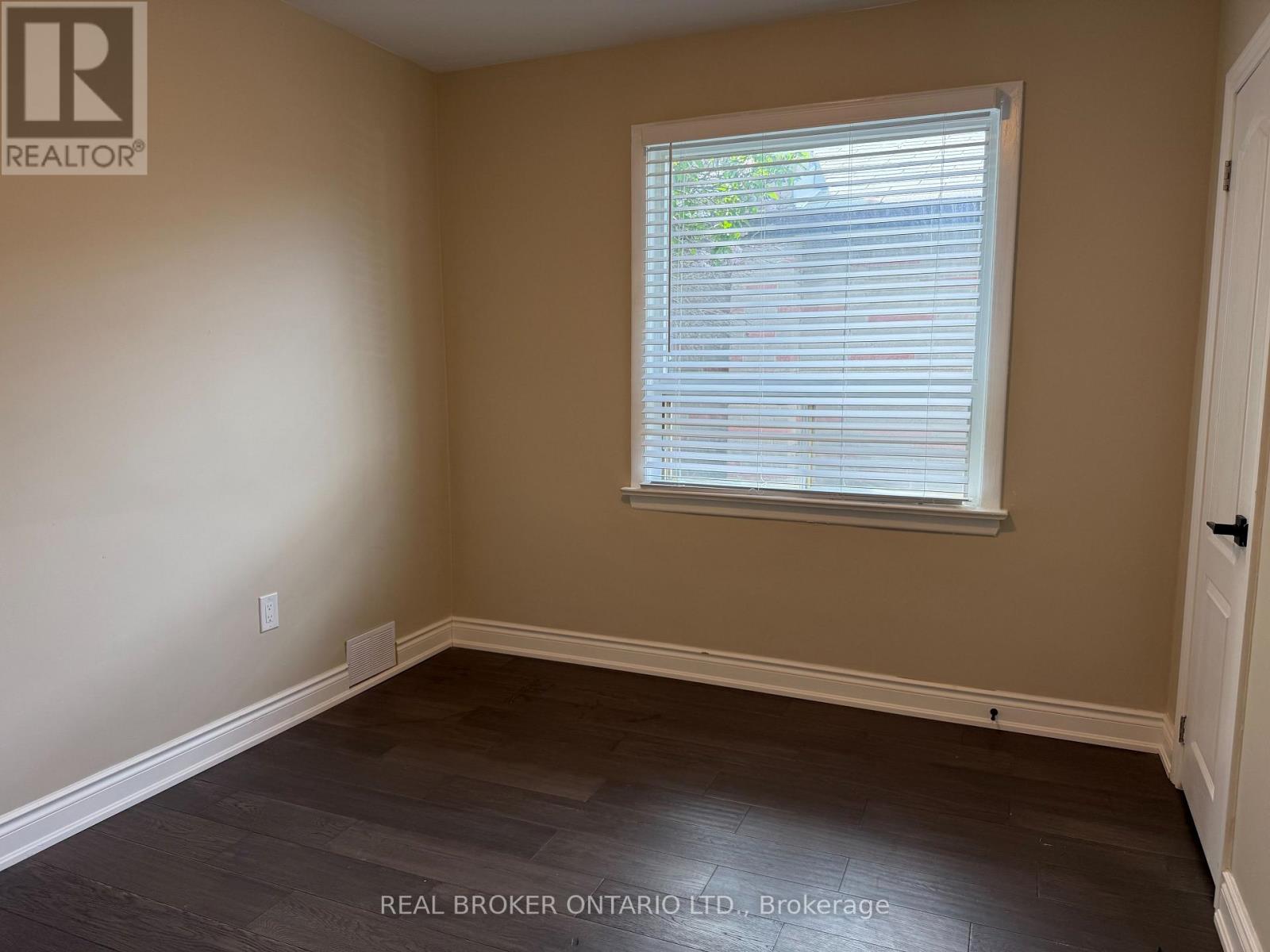 Main - 4 Keats Avenue, Halton Hills, Ontario  L7G 1T4 - Photo 11 - W13172566