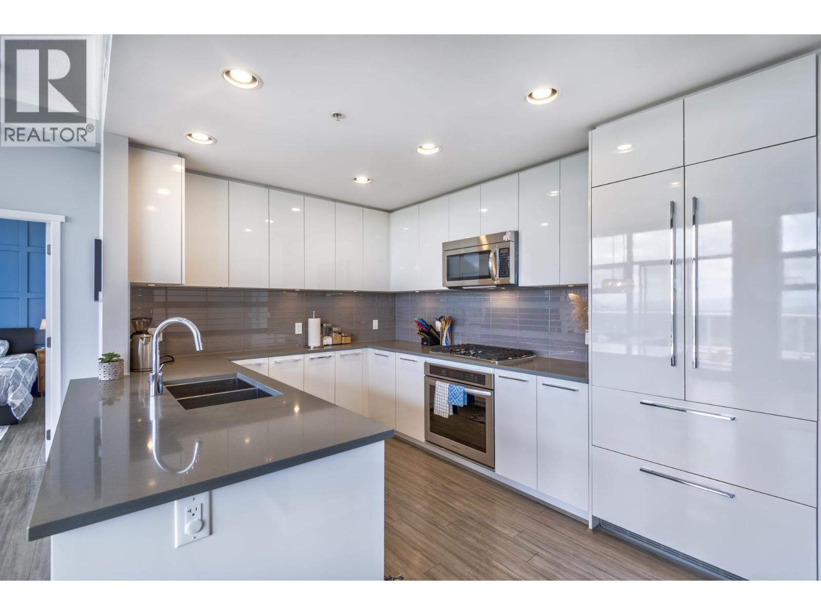3101 3102 Windsor Gate, Coquitlam, British Columbia  V3B 0J3 - Photo 14 - R3122227