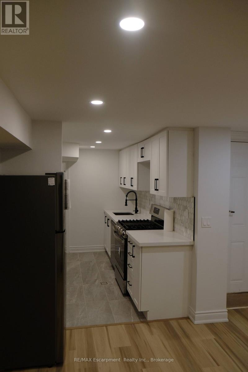 LOWER - 118 SACKVILLE STREET, Toronto, Ontario