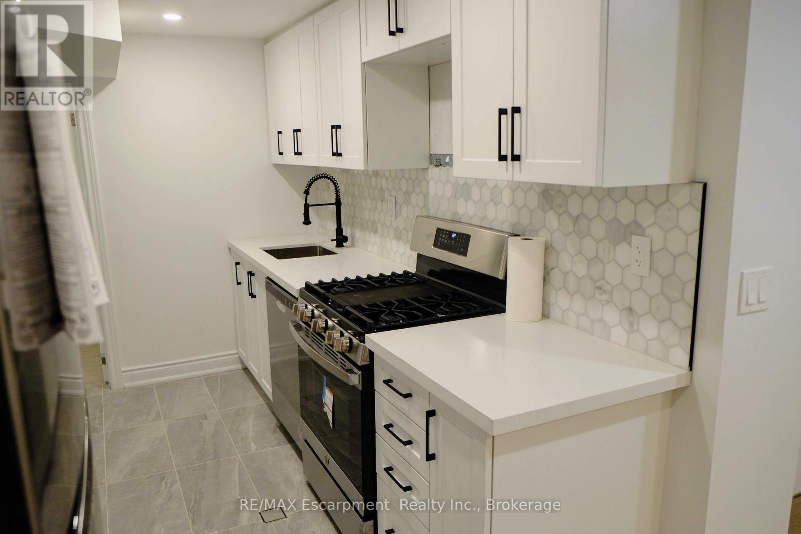 Lower - 118 Sackville Street, Toronto, Ontario  M5A 3E7 - Photo 2 - C13172656