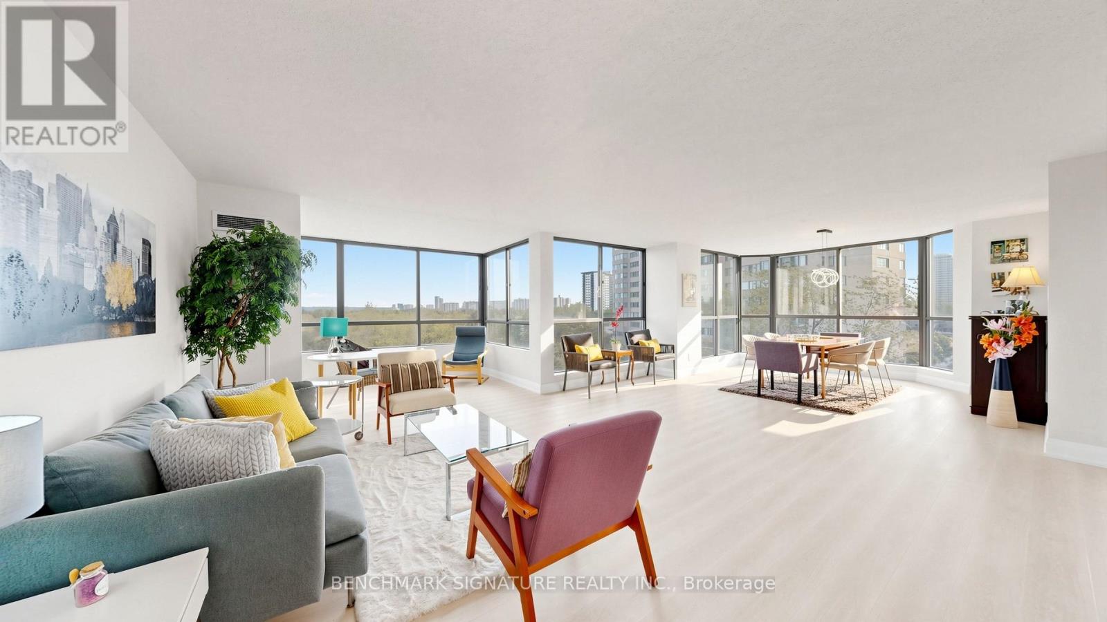 <div class="slider-price">$699,000</div><p>706 - 131 Torresdale Avenue, Toronto, Ontario</p>