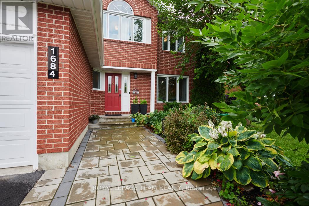 1684 Des Sapins Gardens, Ottawa, Ontario  K1C 8E1 - Photo 2 - X13172646
