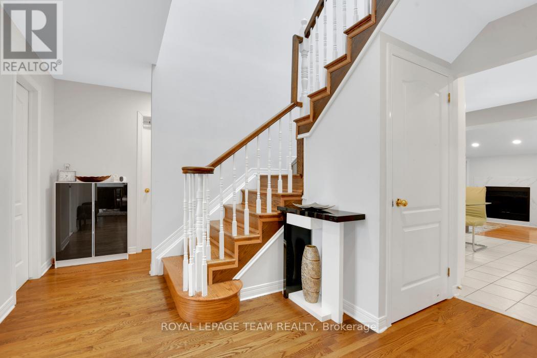 1684 Des Sapins Gardens, Ottawa, Ontario  K1C 8E1 - Photo 4 - X13172646