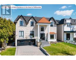 153 ESTELLE AVENUE, Toronto, Ontario