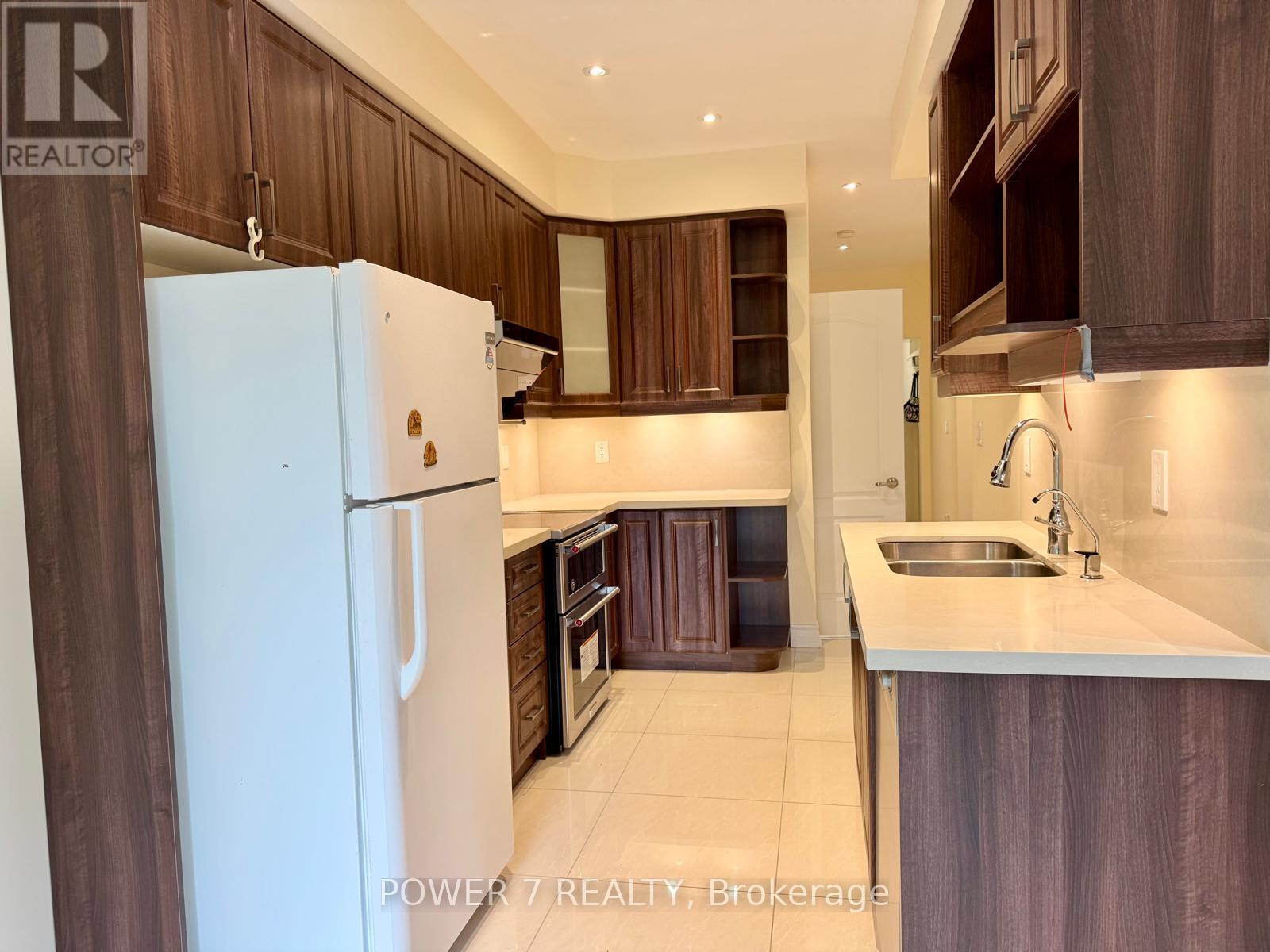 8 Zermatt Way, Markham, Ontario  L3R 5H9 - Photo 6 - N13172626