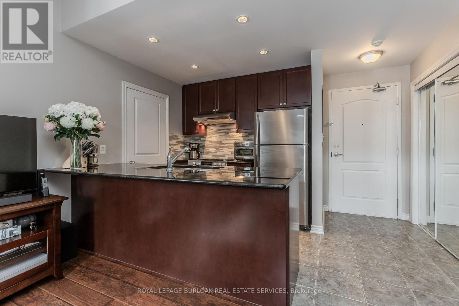 205 - 5327 Upper Middle Road, Burlington, Ontario  L7L 0E9 - Photo 3 - W13172624