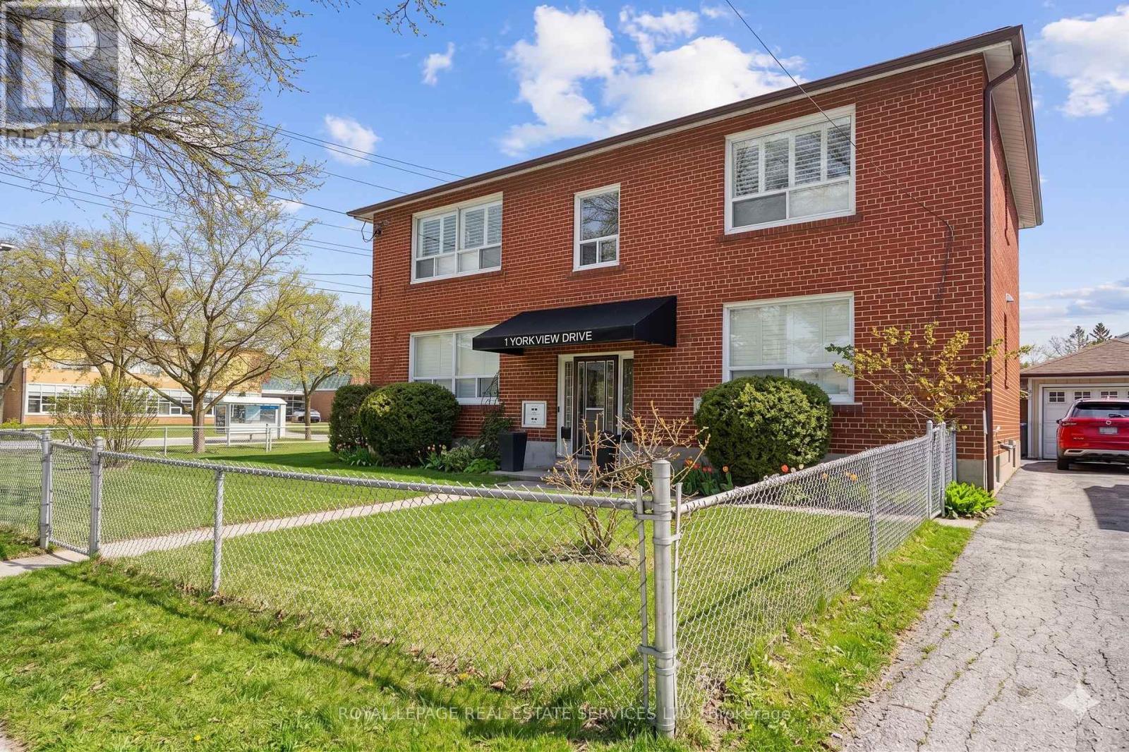 SUITE A - 1 YORKVIEW DRIVE, Toronto, Ontario