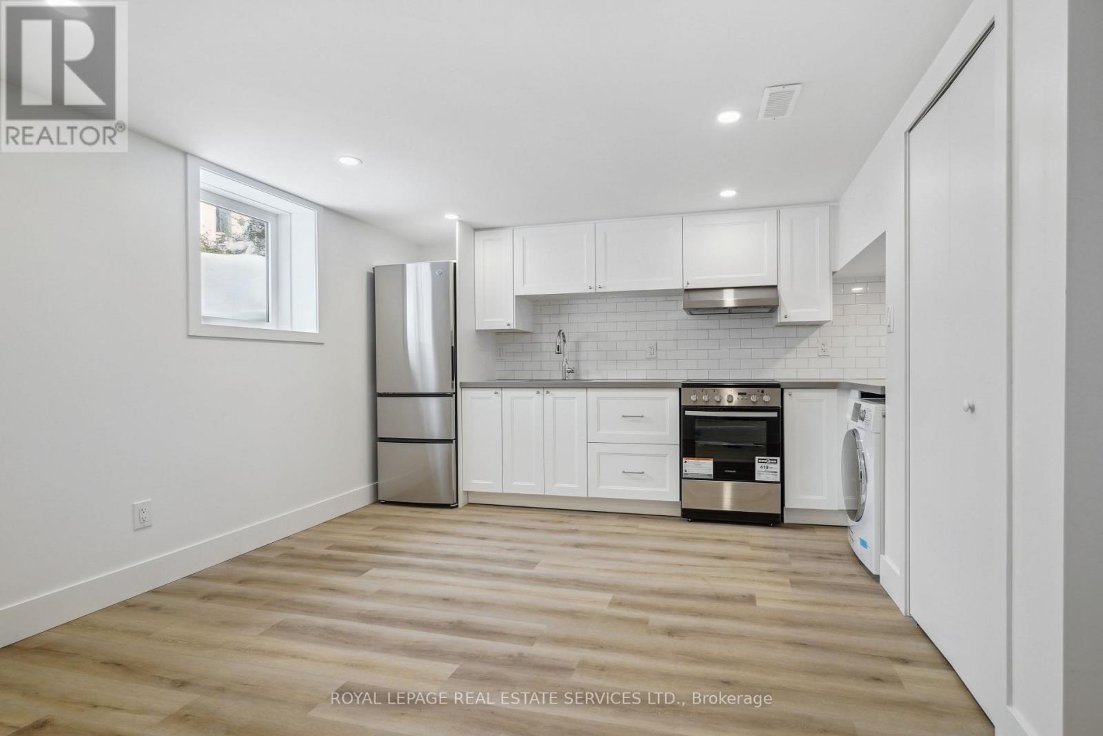 Suite A - 1 Yorkview Drive, Toronto, Ontario  M8Z 2E7 - Photo 3 - W13172632