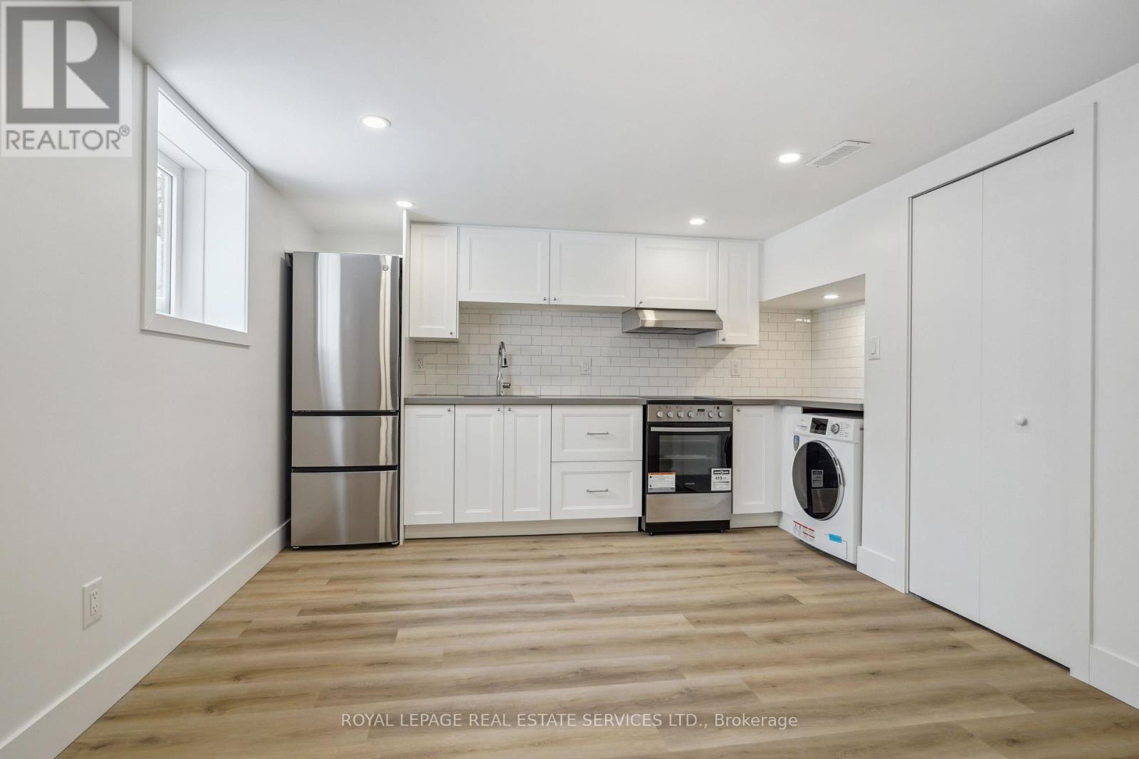 Suite A - 1 Yorkview Drive, Toronto, Ontario  M8Z 2E7 - Photo 4 - W13172632