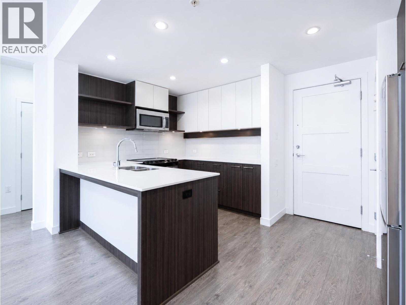 309 608 Como Lake Avenue, Coquitlam, British Columbia  V3J 0B2 - Photo 2 - R3127873