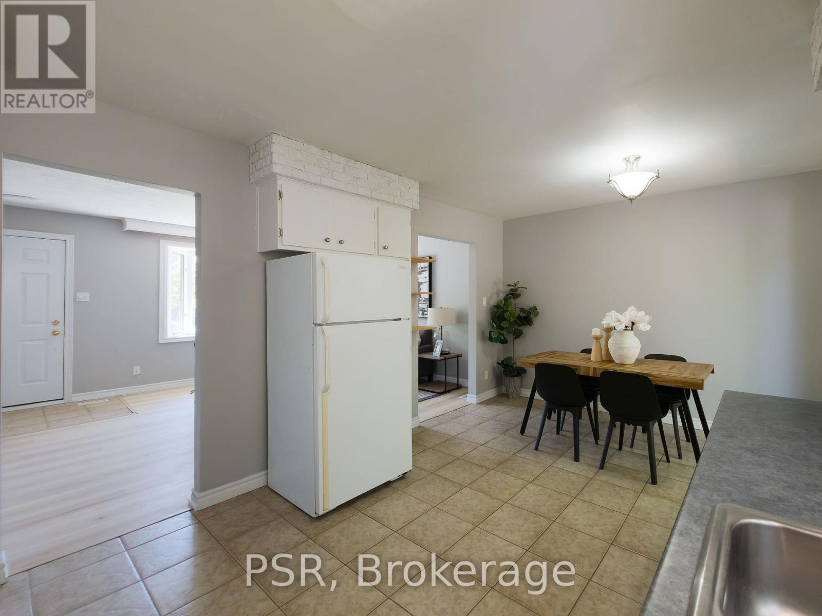 11 Elmsdale Drive, Kitchener, Ontario  N2E 1H7 - Photo 5 - X13172644