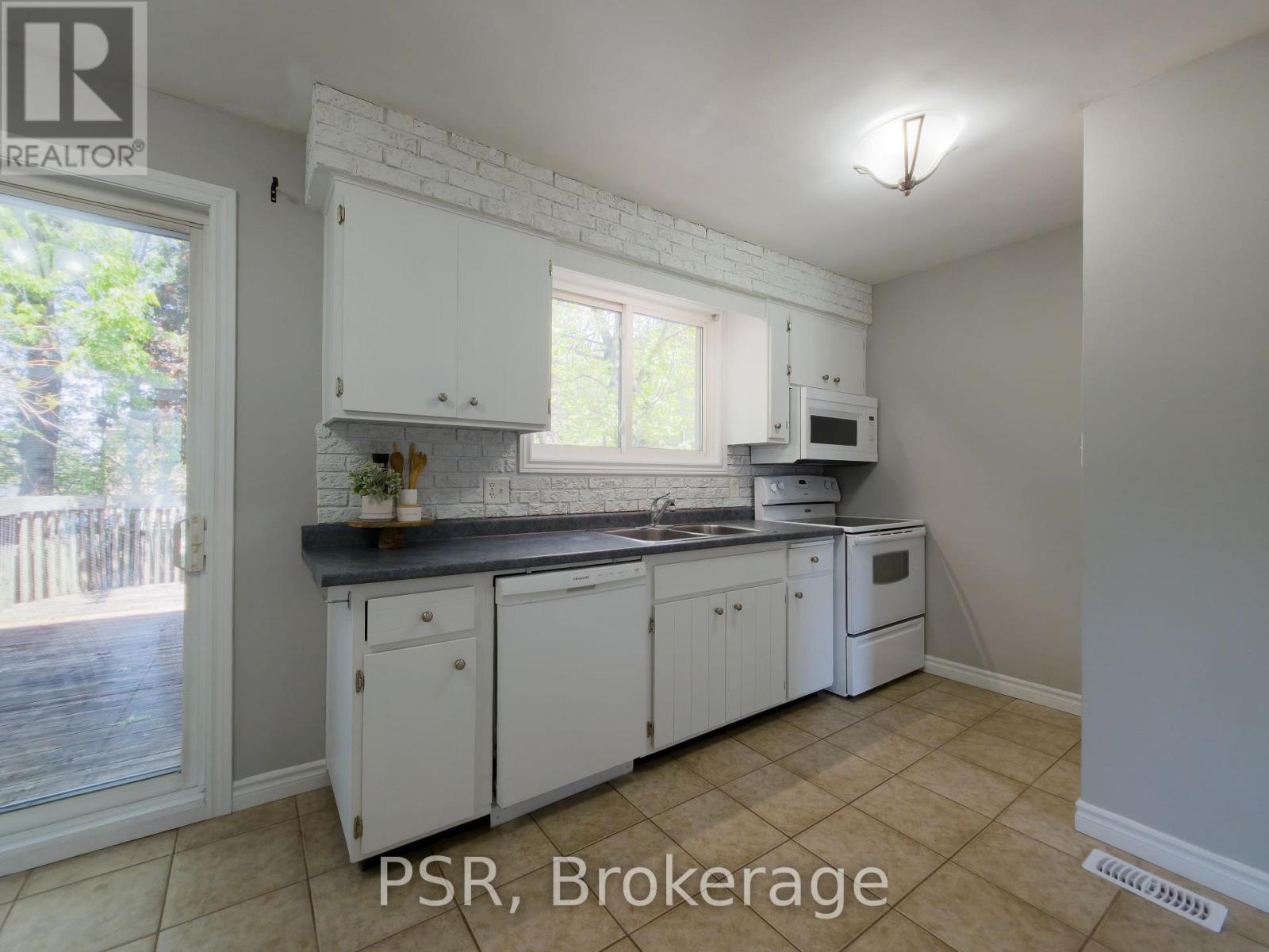 11 Elmsdale Drive, Kitchener, Ontario  N2E 1H7 - Photo 6 - X13172644