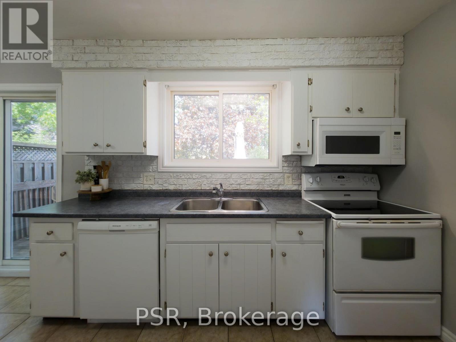 11 Elmsdale Drive, Kitchener, Ontario  N2E 1H7 - Photo 7 - X13172644