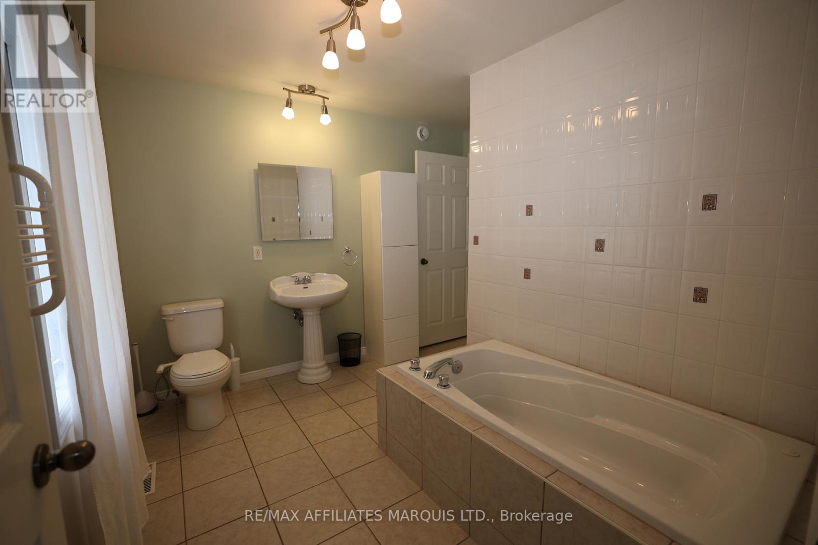 2054 Valley Street, North Stormont, Ontario K0C 1W0 - Photo 17 - X13142340