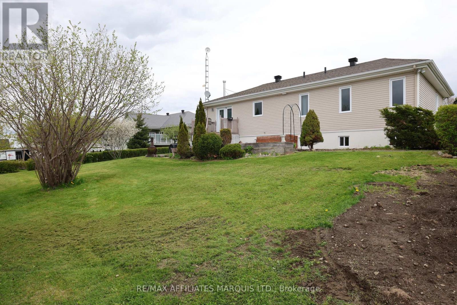 2054 Valley Street, North Stormont, Ontario K0C 1W0 - Photo 5 - X13142340