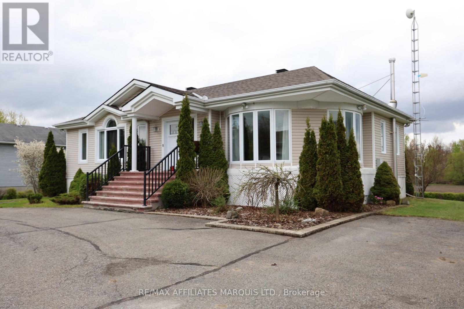 2054 Valley Street, North Stormont, Ontario K0C 1W0 - Photo 8 - X13142340