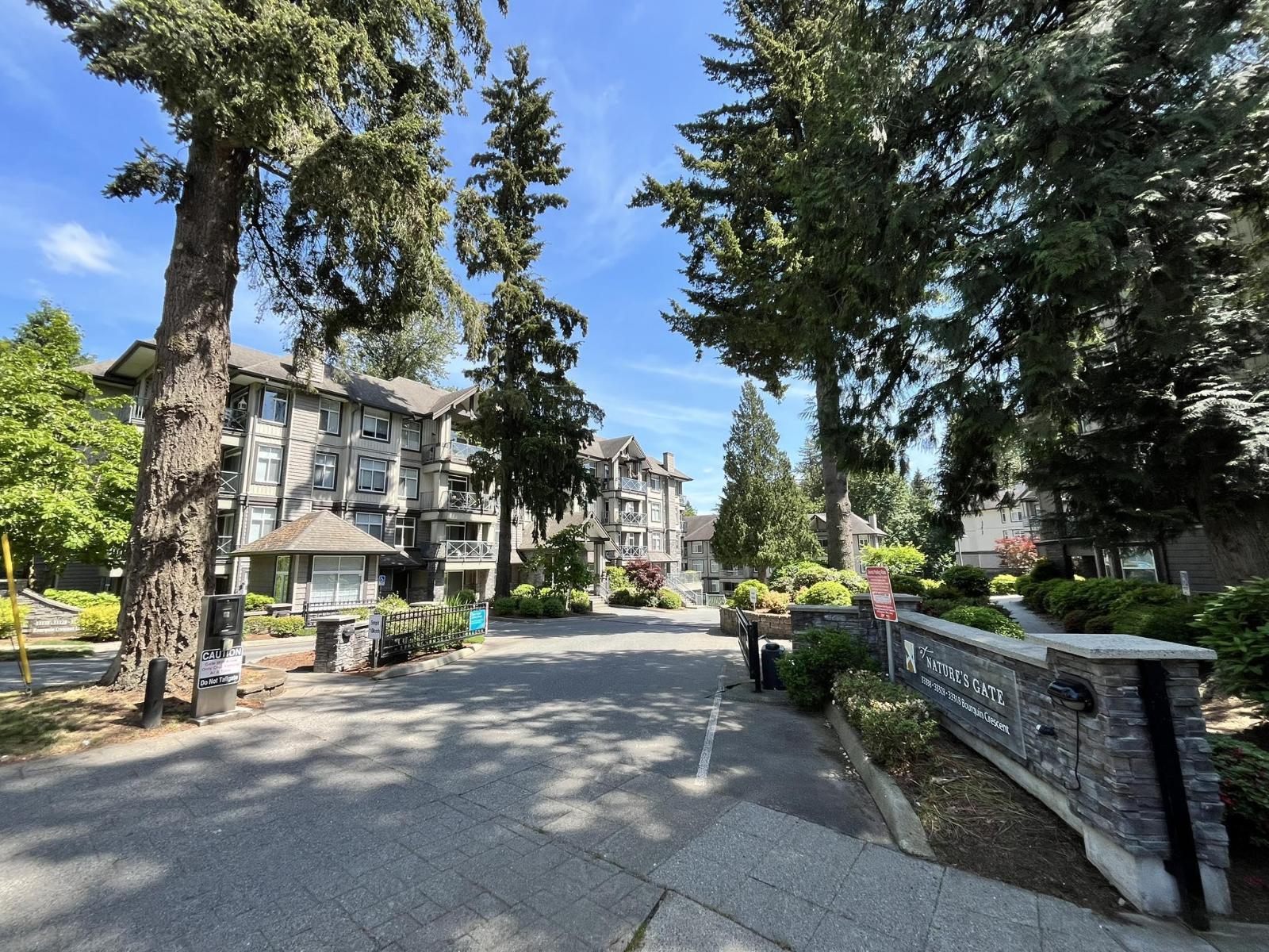 202 33318 E Bourquin Crescent, Abbotsford, British Columbia V2S 0A6 - Photo 1 - R3127744