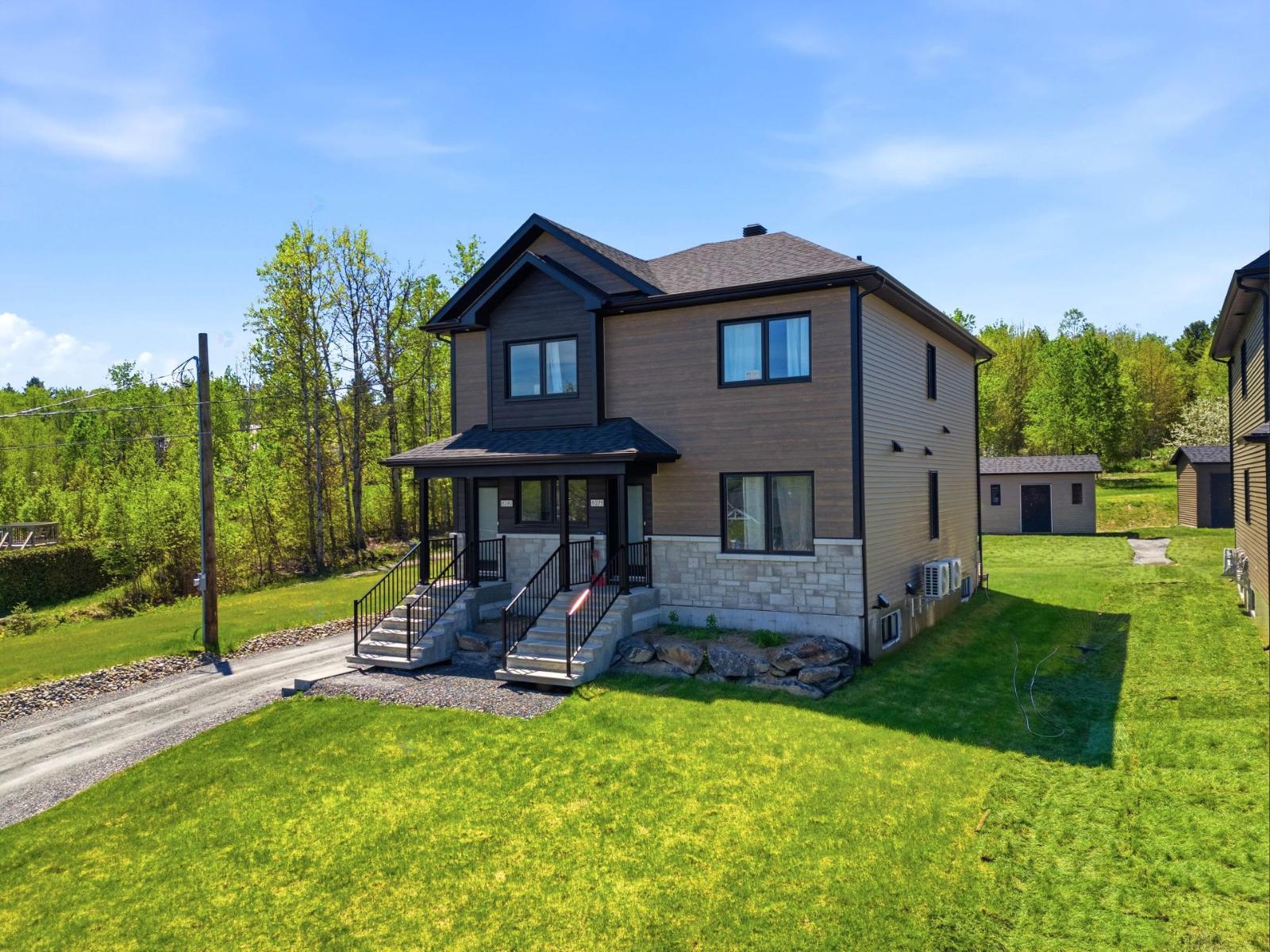 8278-8280 Ch. de Venise Sherbrooke (Brompton/Rock Forest/Saint-Élie/Deauville) Quebec Canada J1N0H4 2