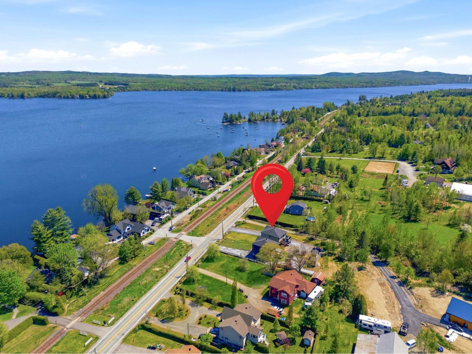 8278-8280 Ch. de Venise Sherbrooke (Brompton/Rock Forest/Saint-Élie/Deauville) Quebec Canada J1N0H4 4