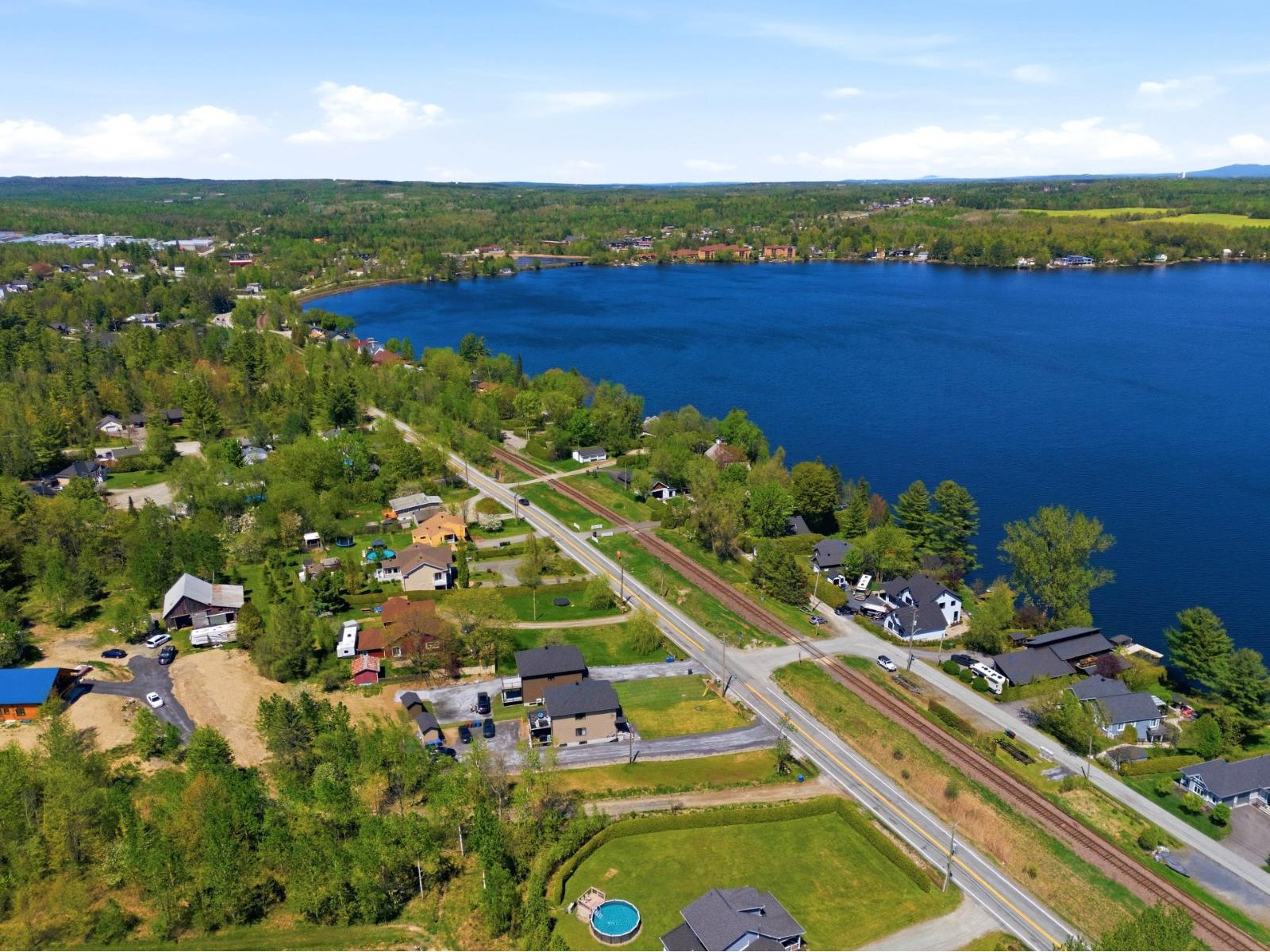 8278-8280 Ch. de Venise Sherbrooke (Brompton/Rock Forest/Saint-Élie/Deauville) Quebec Canada J1N0H4 5