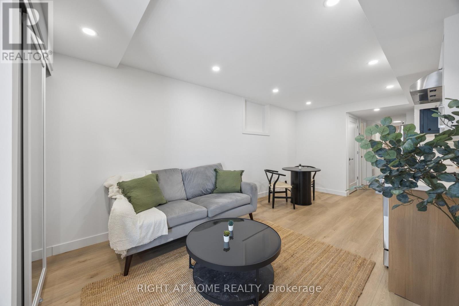 6 - 91 Barton Avenue, Toronto, Ontario  M6G 1P7 - Photo 6 - C13088072