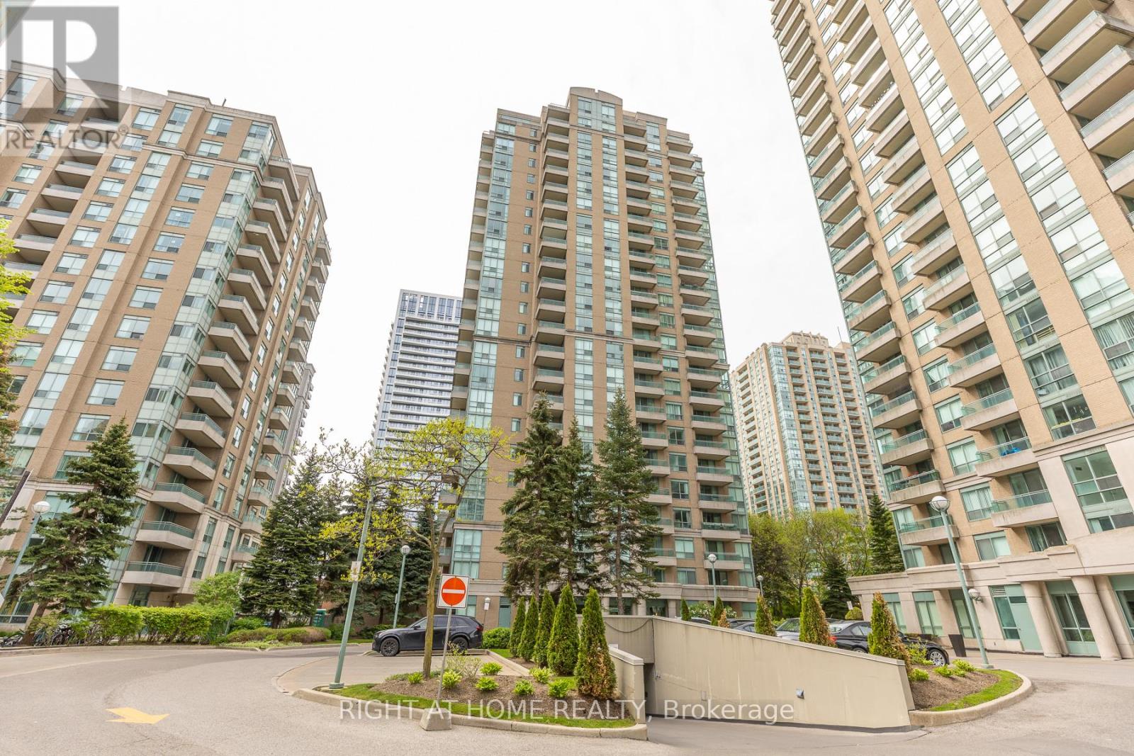 1706 - 3 Pemberton Avenue, Toronto, Ontario  M2M 4M1 - Photo 2 - C13159340