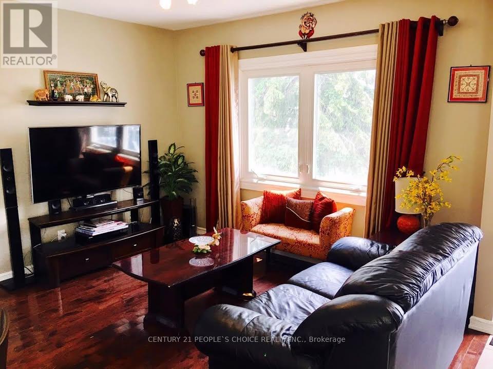 579 Northcliffe Boulevard E, Toronto, Ontario  M6E 3L6 - Photo 3 - C13167572