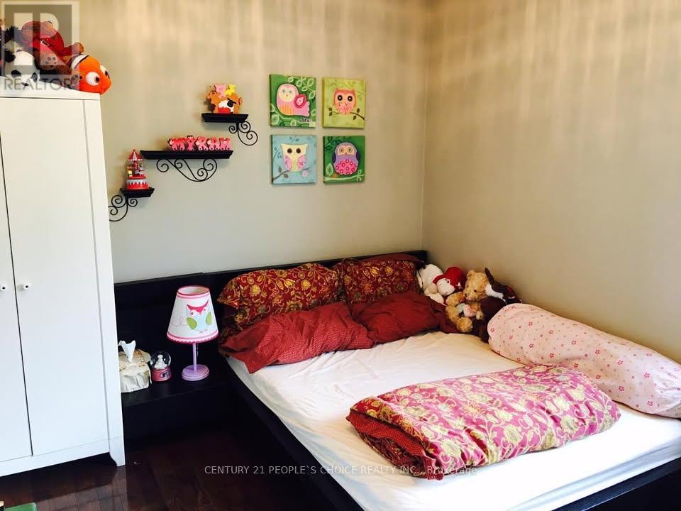 579 Northcliffe Boulevard E, Toronto, Ontario  M6E 3L6 - Photo 7 - C13167572