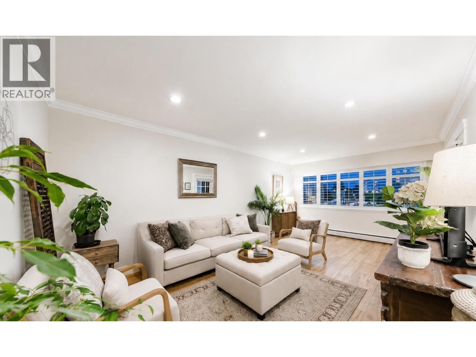 305 2430 Point Grey Road, Vancouver, British Columbia V6K 1A2 - Photo 3 - R3125102
