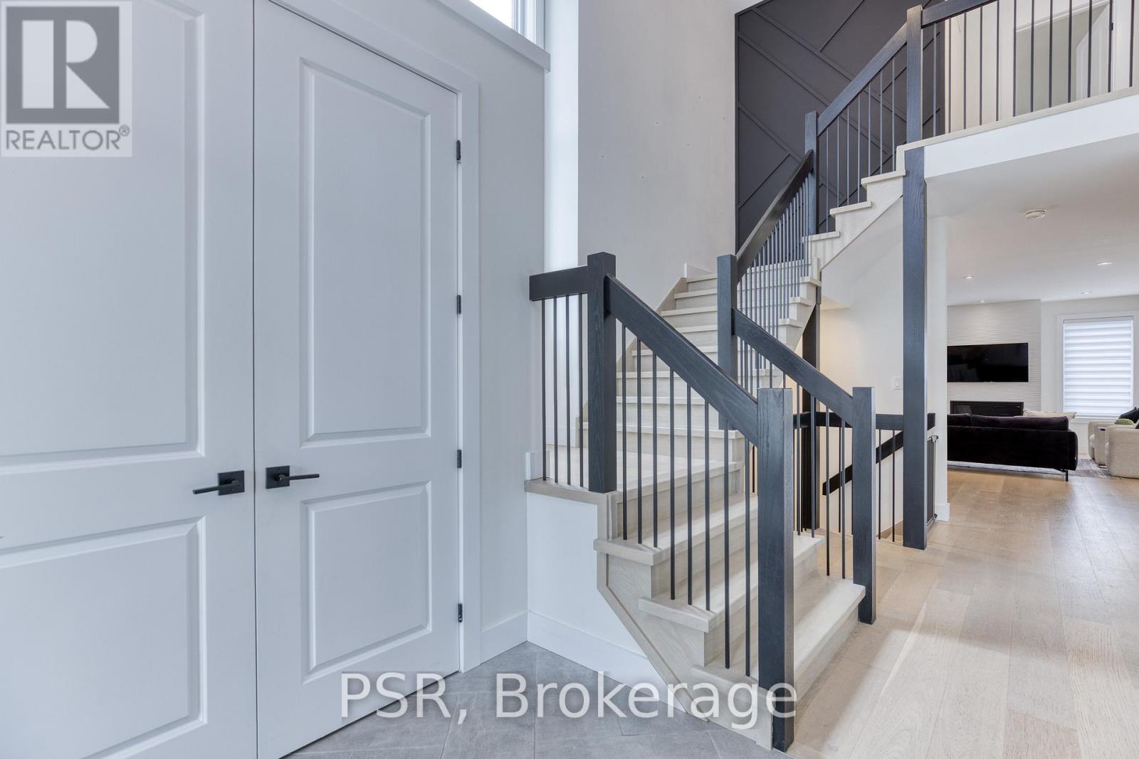 577 Doonwoods Crescent, Kitchener, Ontario  N2P 0E5 - Photo 2 - X13172688