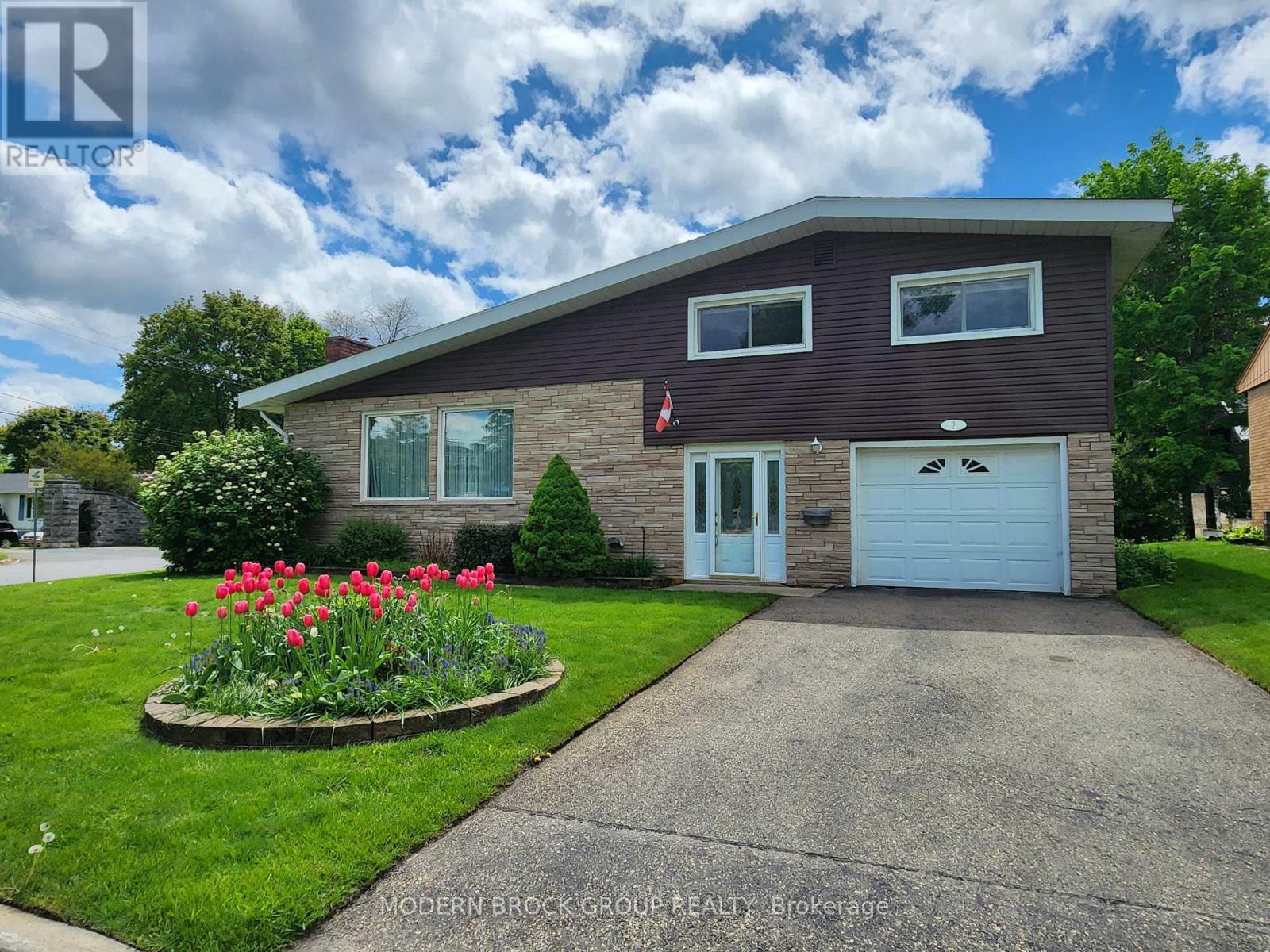 2 Woodlawn Place, Brockville, Ontario  K6V 2Z2 - Photo 1 - X12659206