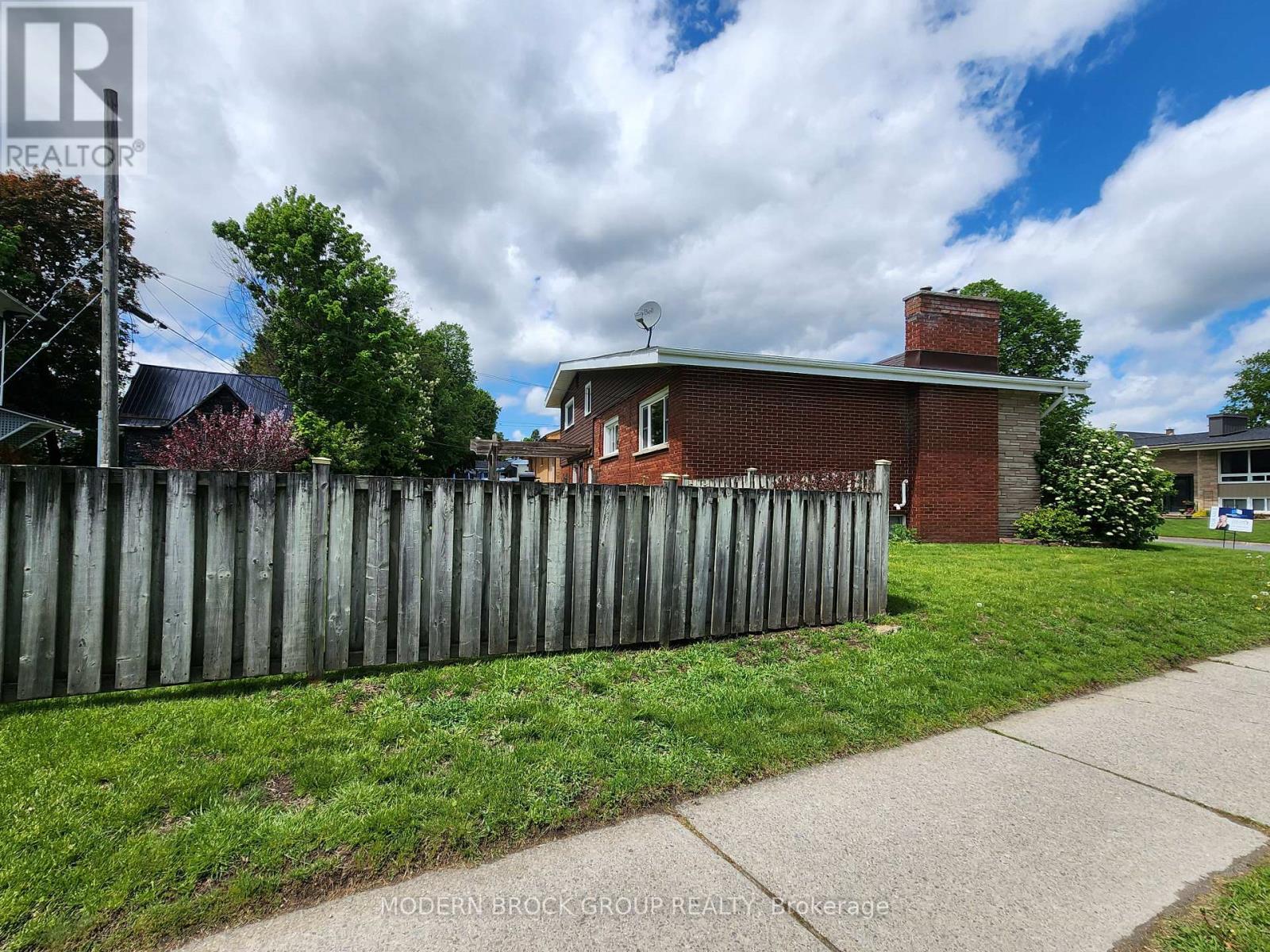 2 Woodlawn Place, Brockville, Ontario  K6V 2Z2 - Photo 43 - X12659206