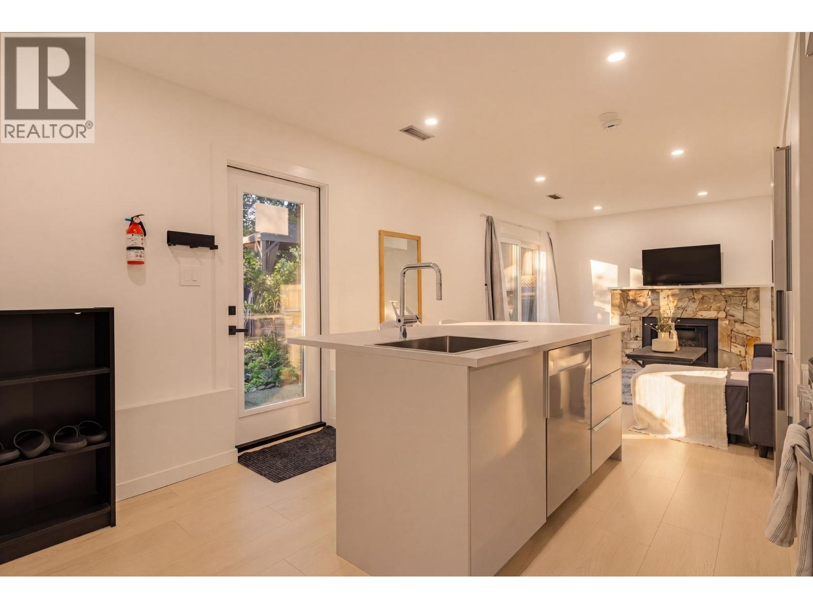 2221 Bowser Avenue, North Vancouver, British Columbia  V7P 2Z1 - Photo 26 - R3127845