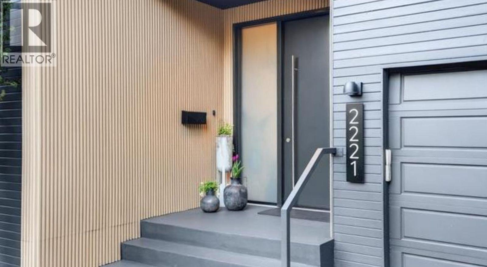 2221 Bowser Avenue, North Vancouver, British Columbia  V7P 2Z1 - Photo 2 - R3127845