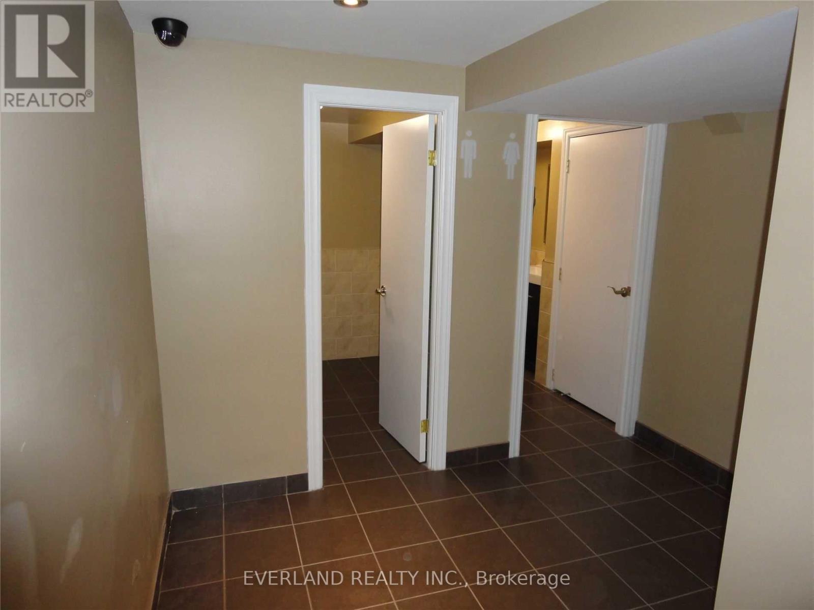 217 Bathurst Street, Toronto, Ontario  M5T 2S1 - Photo 12 - C13172728
