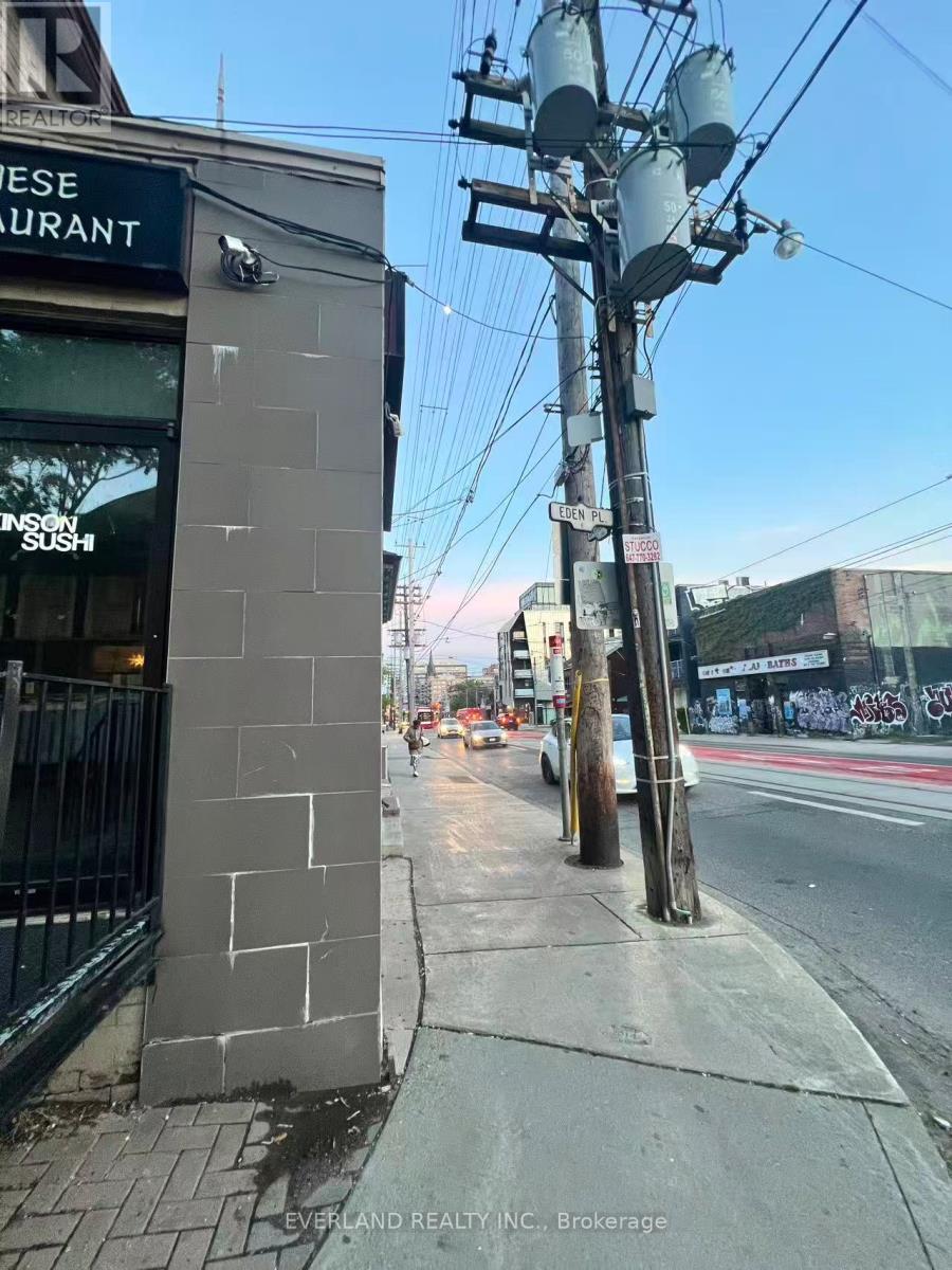 217 Bathurst Street, Toronto, Ontario  M5T 2S1 - Photo 4 - C13172728