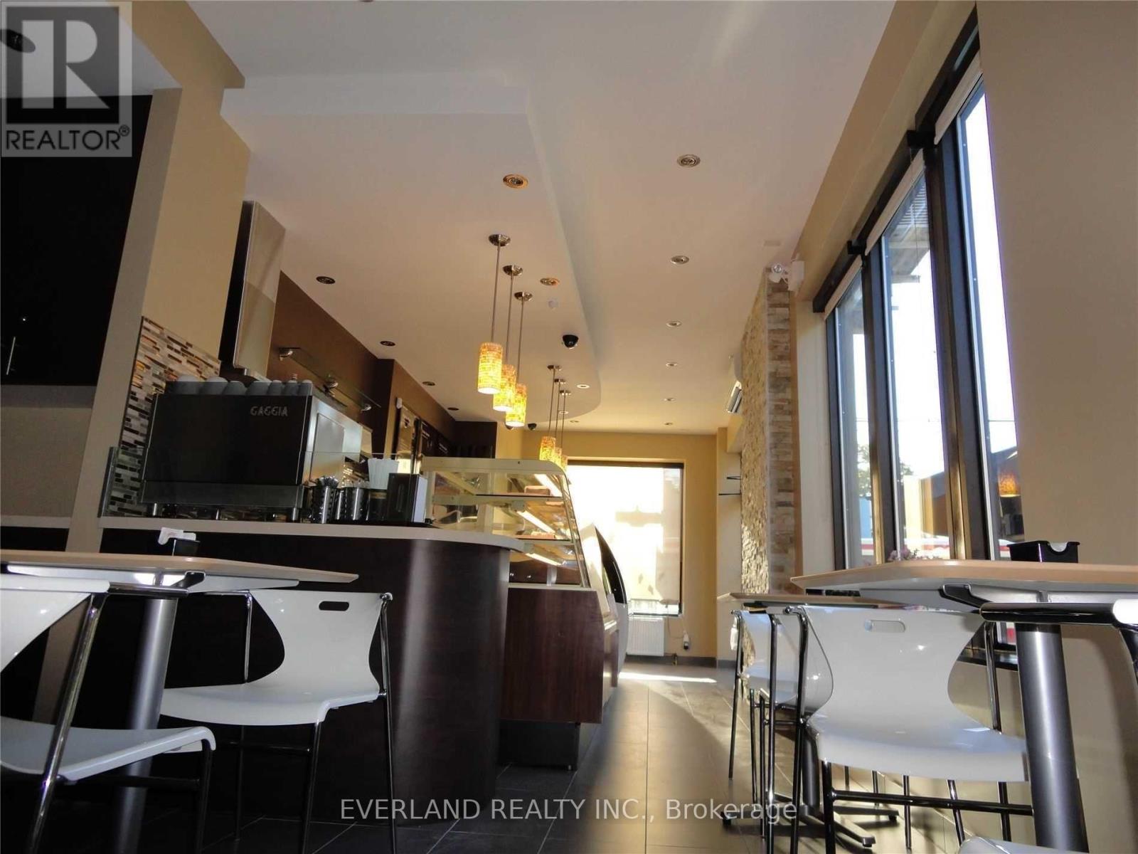 217 Bathurst Street, Toronto, Ontario  M5T 2S1 - Photo 8 - C13172728